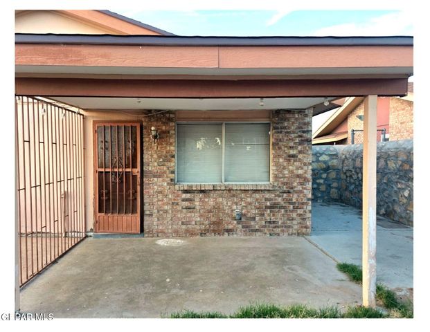 2226 ROBERT WYNN Street, El Paso, TX 79936