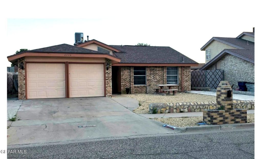2226 ROBERT WYNN Street, El Paso, TX 79936