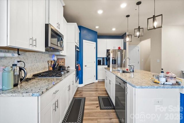 613 Cedar Knoll Circle, Pineville, NC 28134