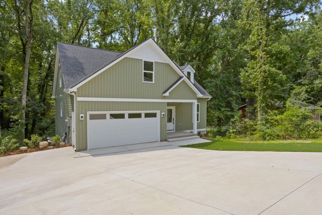 8 Pinewood Drive, Taylors, SC 29687