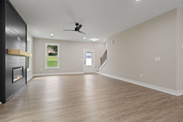 8 Pinewood Drive, Taylors, SC 29687