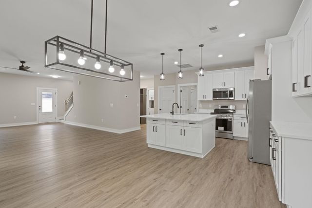 8 Pinewood Drive, Taylors, SC 29687