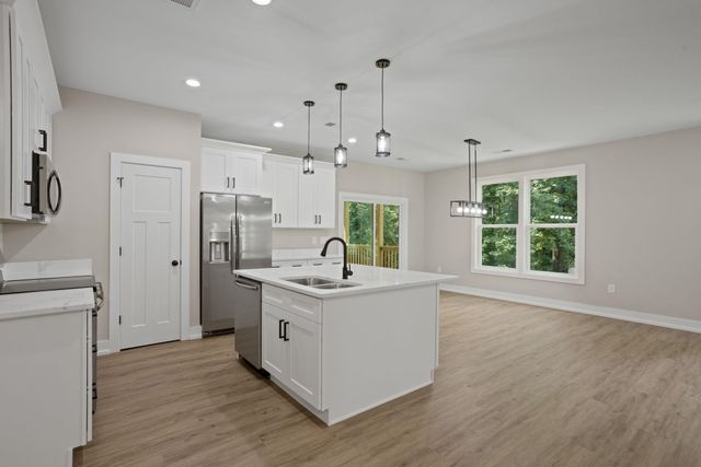 8 Pinewood Drive, Taylors, SC 29687