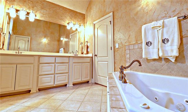 5500 Lanshire Drive, Rogers, AR 72758