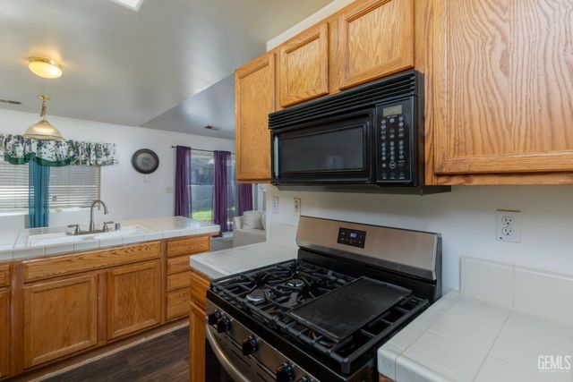 10727 Sunset Ranch Drive, Bakersfield, CA 93311