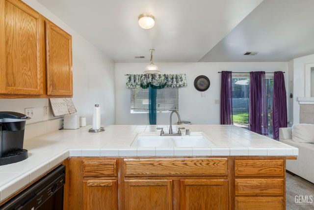 10727 Sunset Ranch Drive, Bakersfield, CA 93311