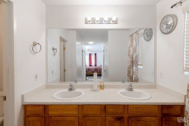 10727 Sunset Ranch Drive, Bakersfield, CA 93311