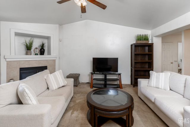 10727 Sunset Ranch Drive, Bakersfield, CA 93311
