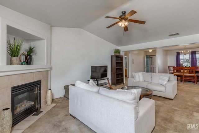 10727 Sunset Ranch Drive, Bakersfield, CA 93311