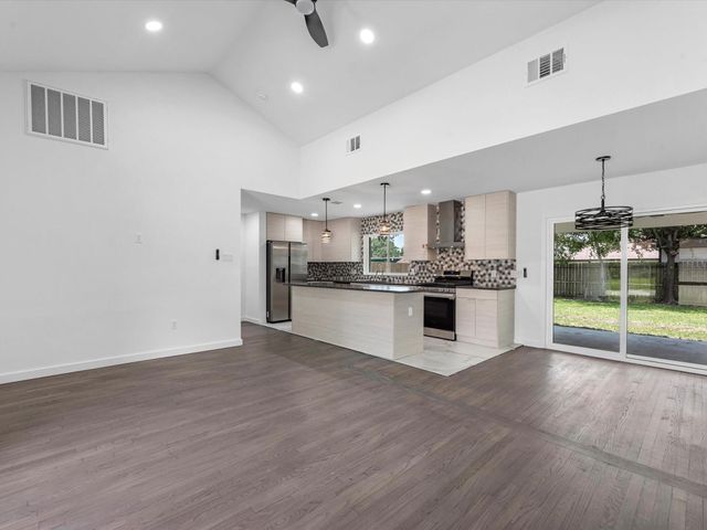 1107 Stonecrest Drive, Houston, TX 77018