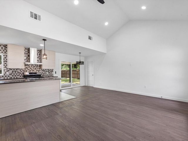 1107 Stonecrest Drive, Houston, TX 77018