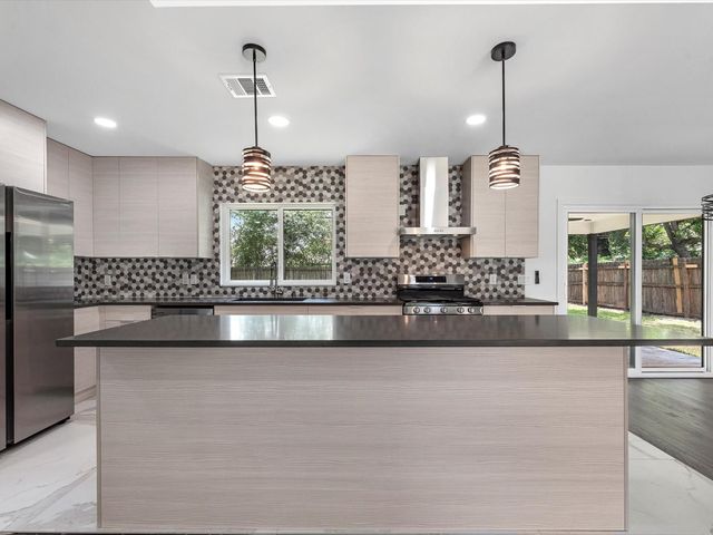 1107 Stonecrest Drive, Houston, TX 77018