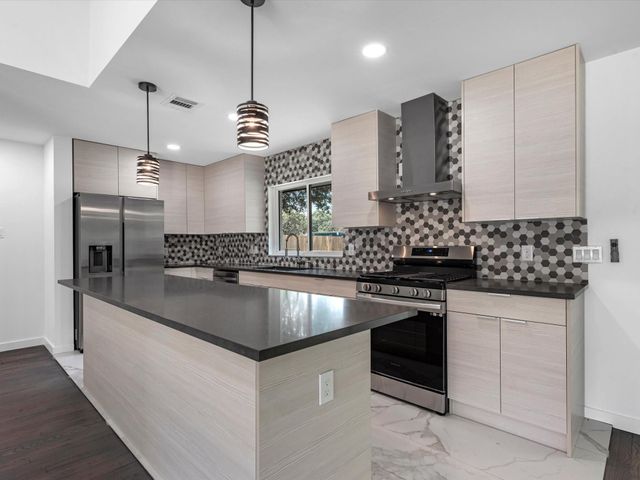 1107 Stonecrest Drive, Houston, TX 77018