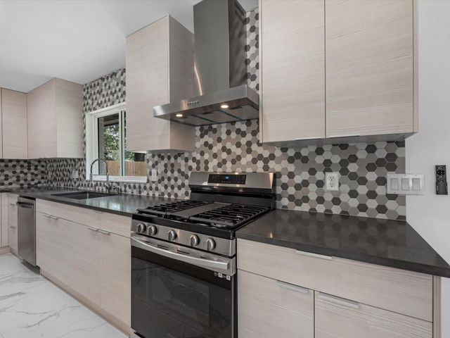 1107 Stonecrest Drive, Houston, TX 77018