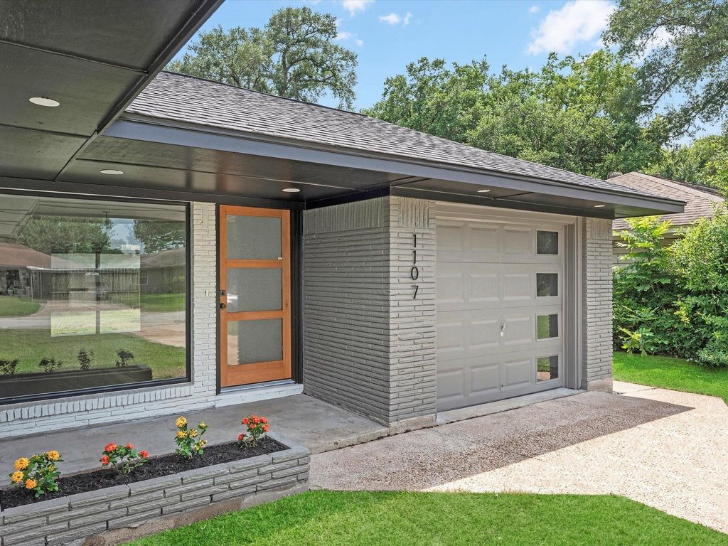 1107 Stonecrest Drive, Houston, TX 77018