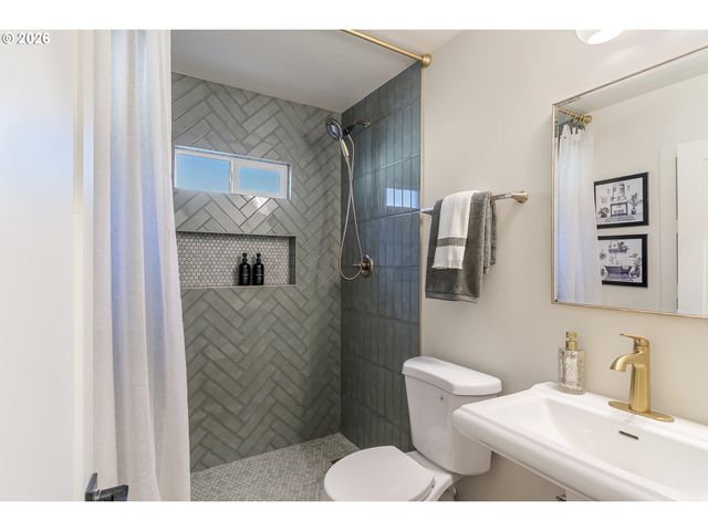 2100 KAUFFMAN Ave, Vancouver, WA 98660