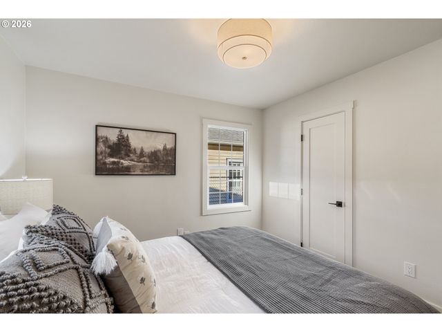 2100 KAUFFMAN Ave, Vancouver, WA 98660
