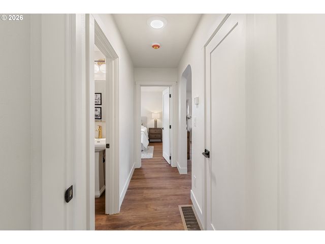 2100 KAUFFMAN Ave, Vancouver, WA 98660
