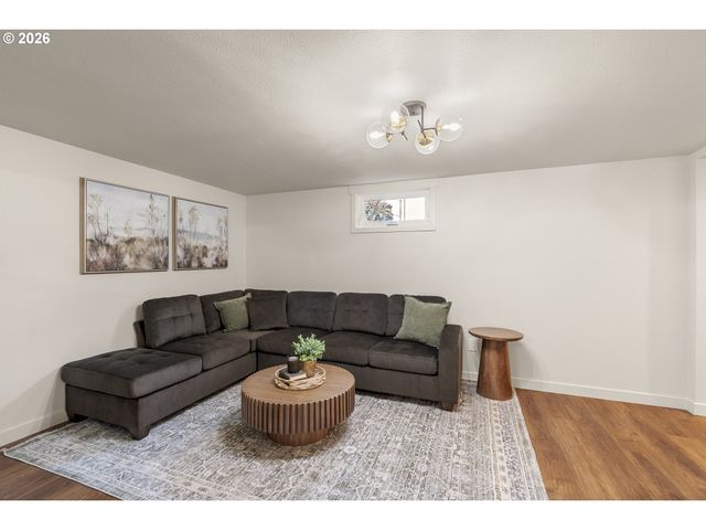 2100 KAUFFMAN Ave, Vancouver, WA 98660