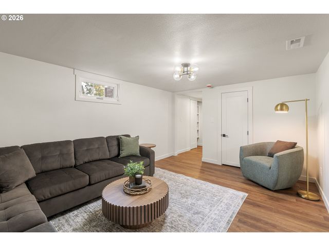 2100 KAUFFMAN Ave, Vancouver, WA 98660