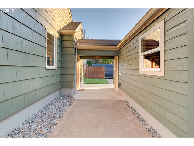 2100 KAUFFMAN Ave, Vancouver, WA 98660