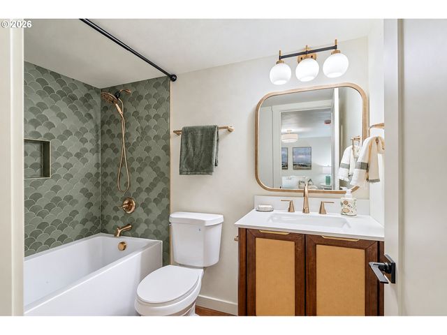 2100 KAUFFMAN Ave, Vancouver, WA 98660
