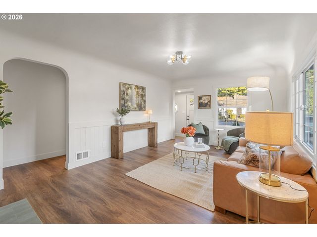 2100 KAUFFMAN Ave, Vancouver, WA 98660