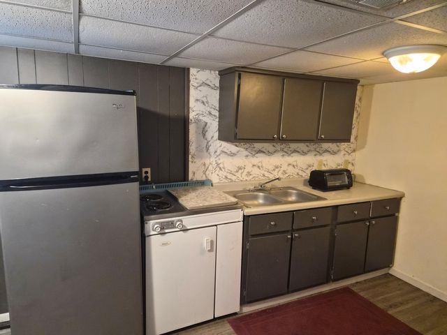 810 CAMLIN Avenue, Rockford, IL 61103