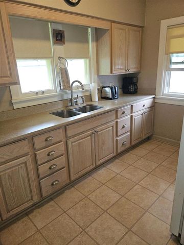 810 CAMLIN Avenue, Rockford, IL 61103