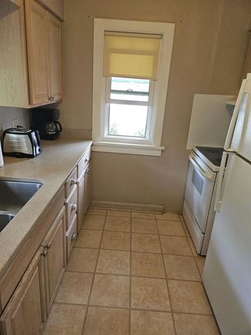 810 CAMLIN Avenue, Rockford, IL 61103