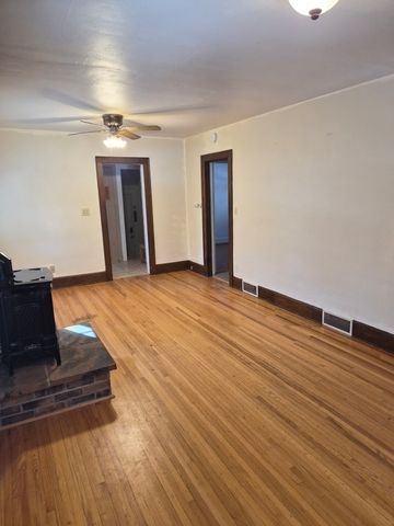 810 CAMLIN Avenue, Rockford, IL 61103