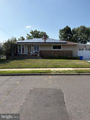 13 LAMONT RD, Burlington, NJ 08016