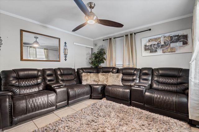 458 Yevonne Curv, Mobile, AL 36609