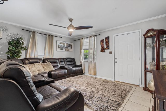 458 Yevonne Curv, Mobile, AL 36609