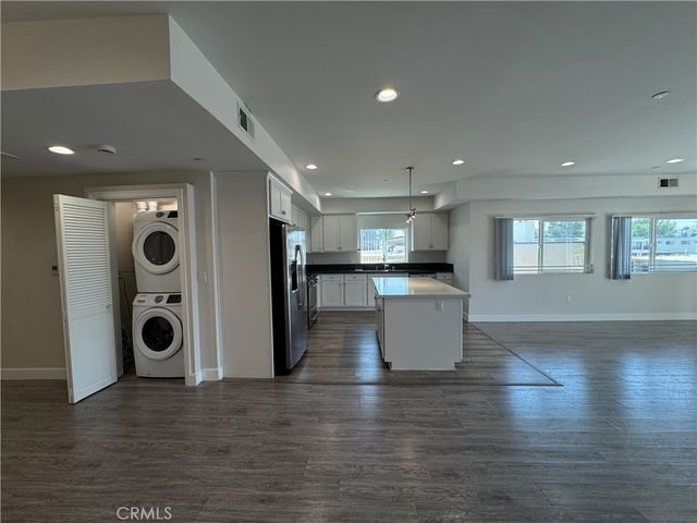 5432 Hermitage Ave 301, Valley Village, CA 91607