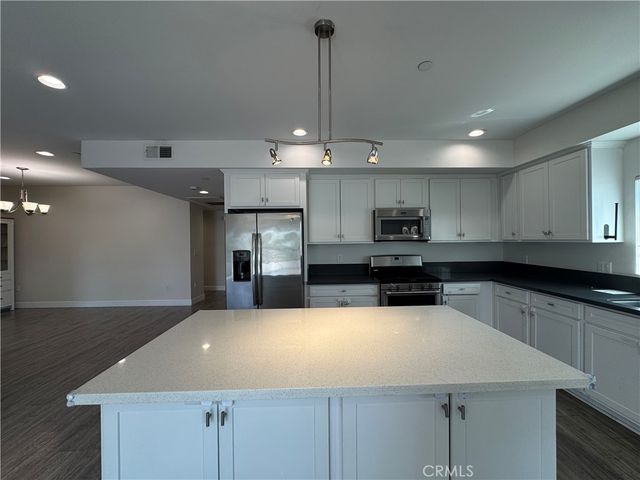 5432 Hermitage Ave 301, Valley Village, CA 91607