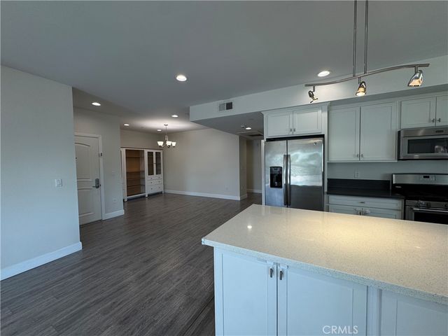 5432 Hermitage Ave 301, Valley Village, CA 91607