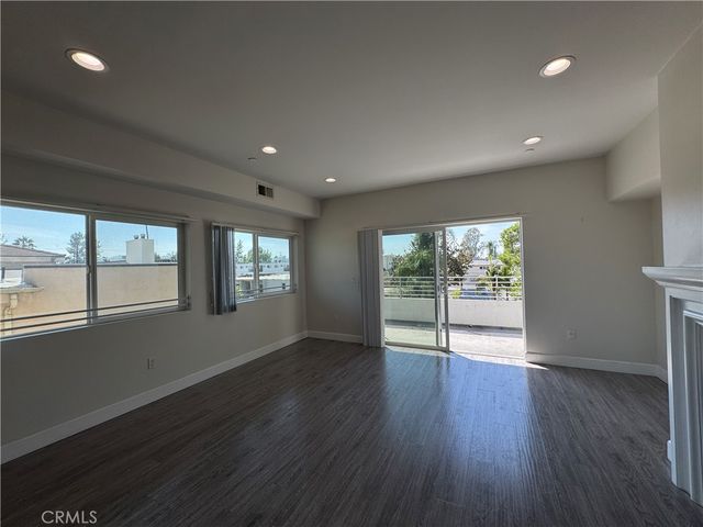 5432 Hermitage Ave 301, Valley Village, CA 91607
