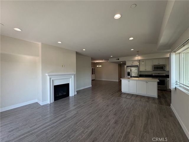 5432 Hermitage Ave 301, Valley Village, CA 91607
