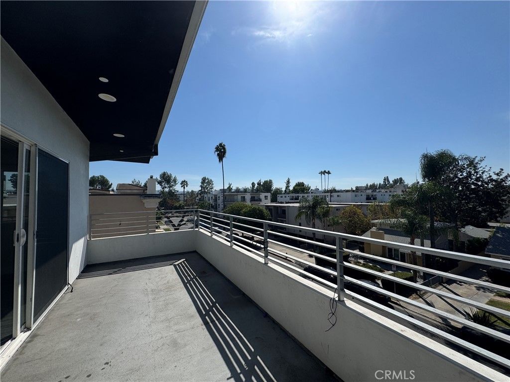 5432 Hermitage Ave 301, Valley Village, CA 91607