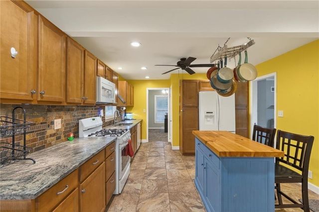 6761 N Woodland Avenue, Kansas City, MO 64118