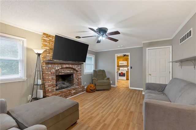 6761 N Woodland Avenue, Kansas City, MO 64118