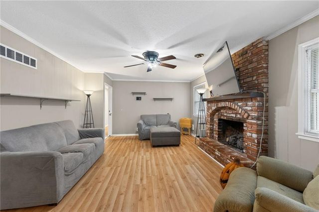 6761 N Woodland Avenue, Kansas City, MO 64118