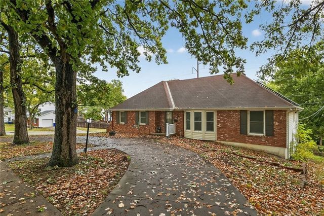 6761 N Woodland Avenue, Kansas City, MO 64118