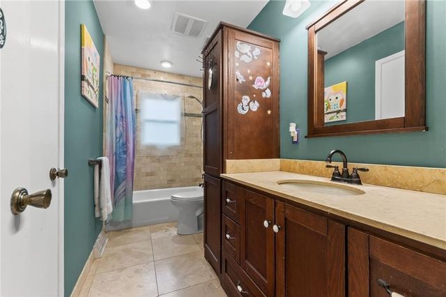 6761 N Woodland Avenue, Kansas City, MO 64118