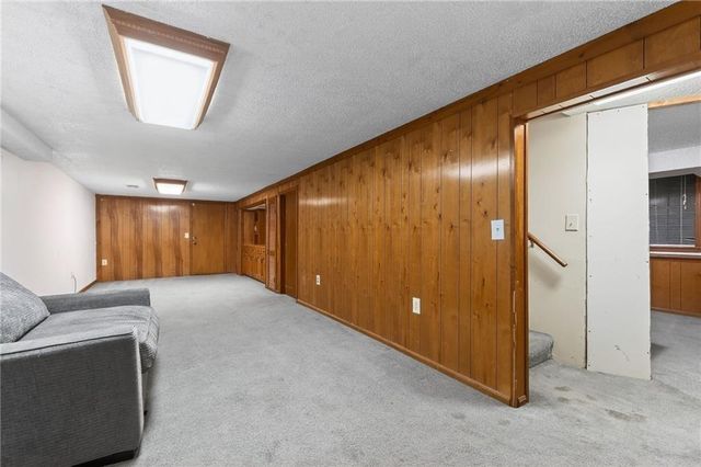 6761 N Woodland Avenue, Kansas City, MO 64118