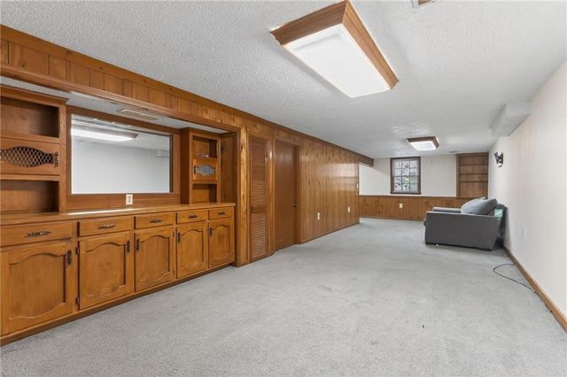 6761 N Woodland Avenue, Kansas City, MO 64118