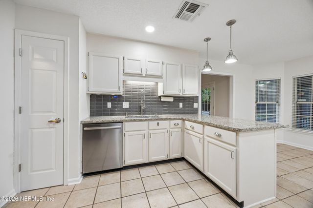 2010 MARYE BRANT Loop S, Neptune Beach, FL 32266