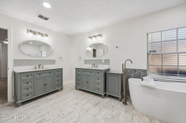 2010 MARYE BRANT Loop S, Neptune Beach, FL 32266