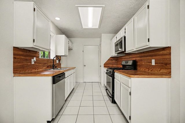 2909 Forest Hills Drive, League City, TX 77573